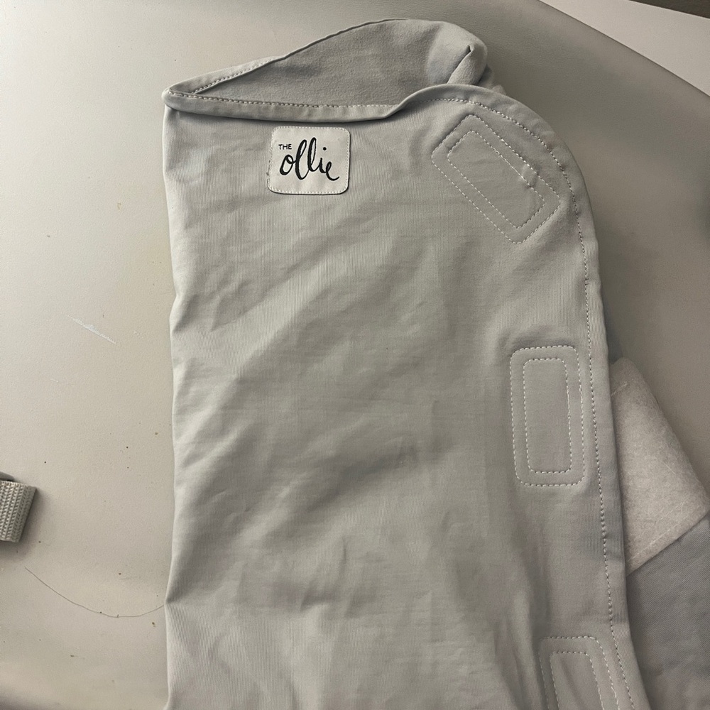 The Ollie Baby Swaddle in Gray